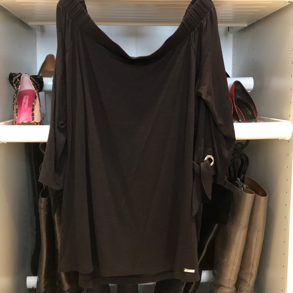 Calvin Klein’s Off shoulders